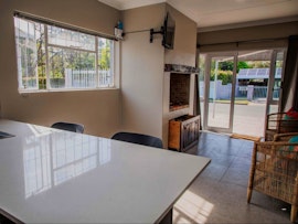 Overberg Accommodation at Immer Lacht Executive 2-sleeper Cottage | Viya