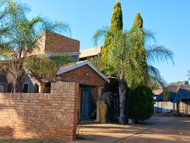 Between Zeerust/Gaborone Accommodation at Kadichueni Guesthouse | Viya