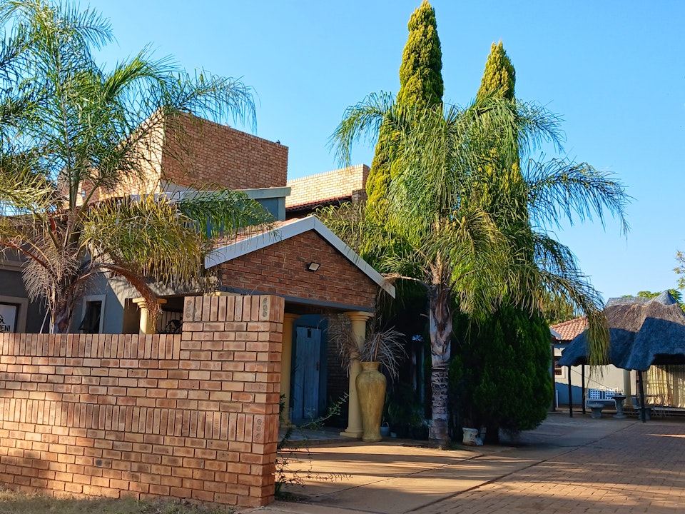 Between Zeerust/Gaborone Accommodation at  | Viya