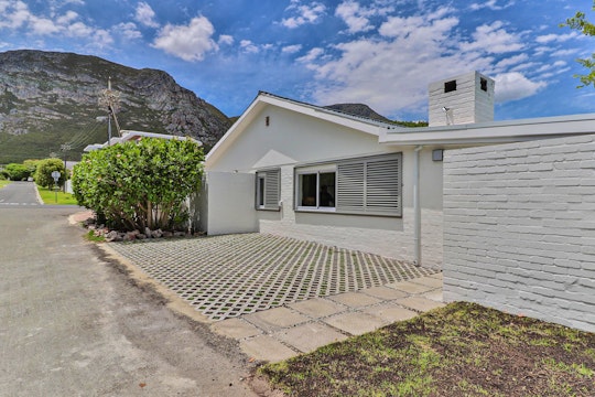 Hermanus Accommodation at  | Viya