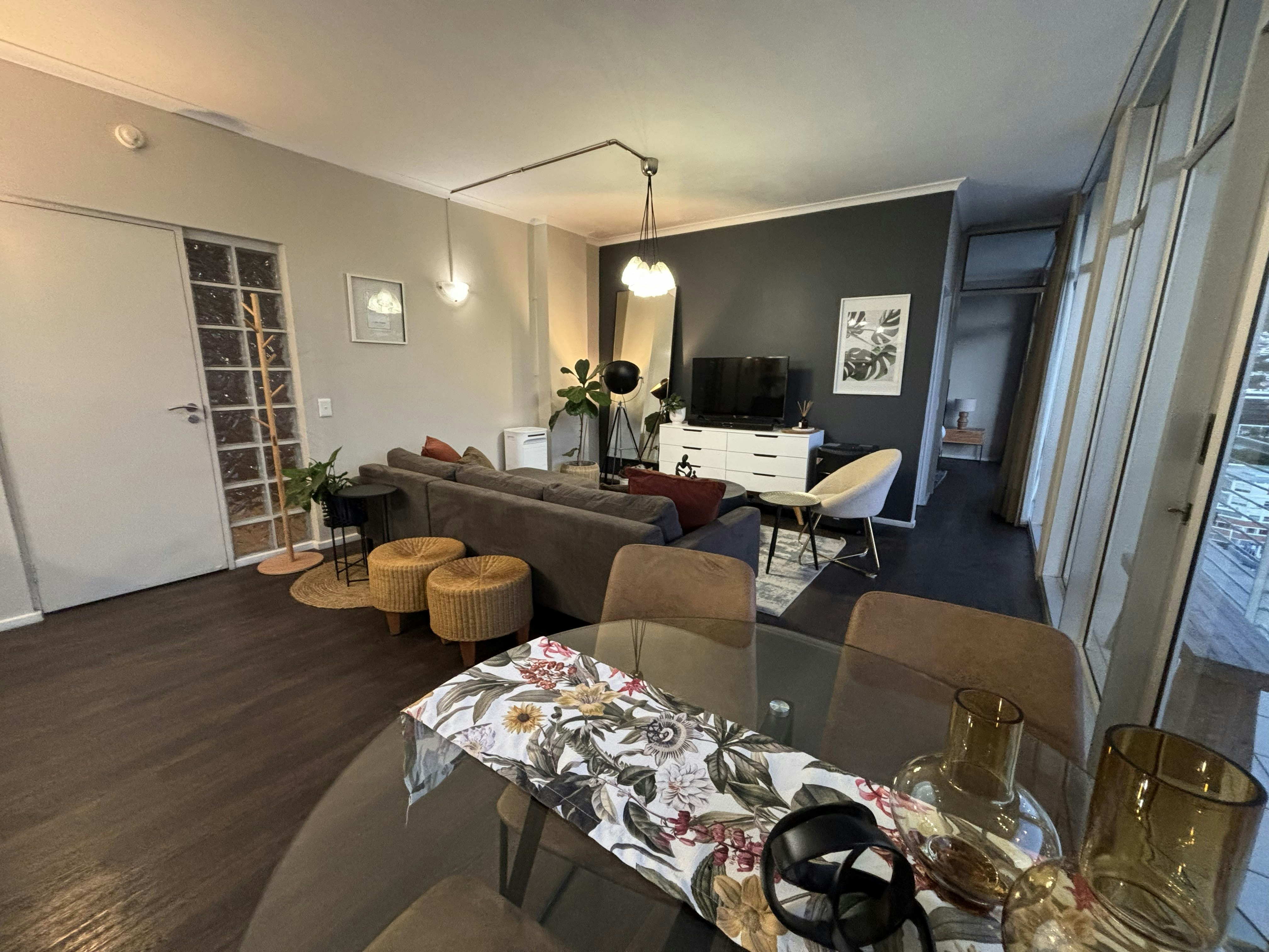 Luxury Top-Floor Retreat image no 3 of 82