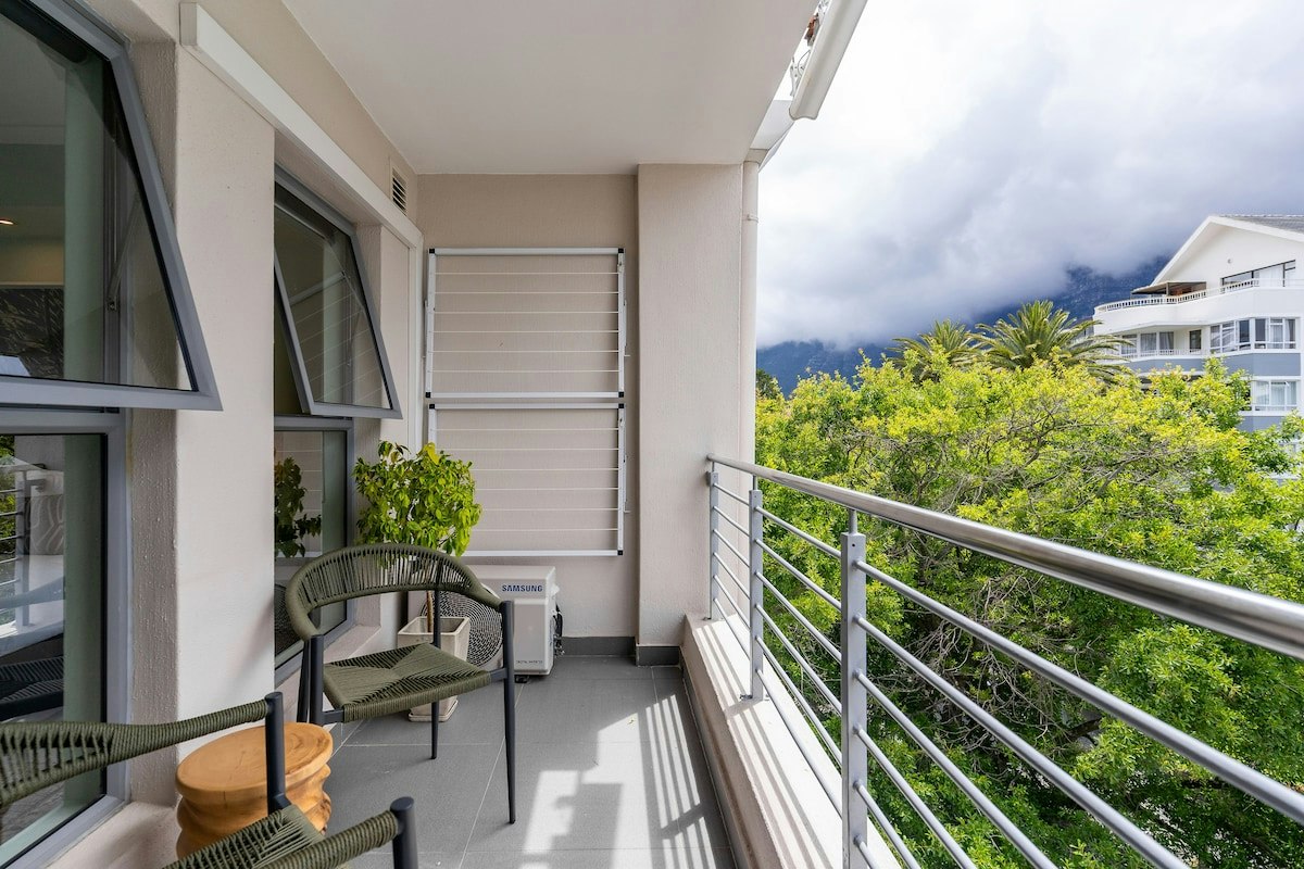 Mountain Views image no 1 of 20