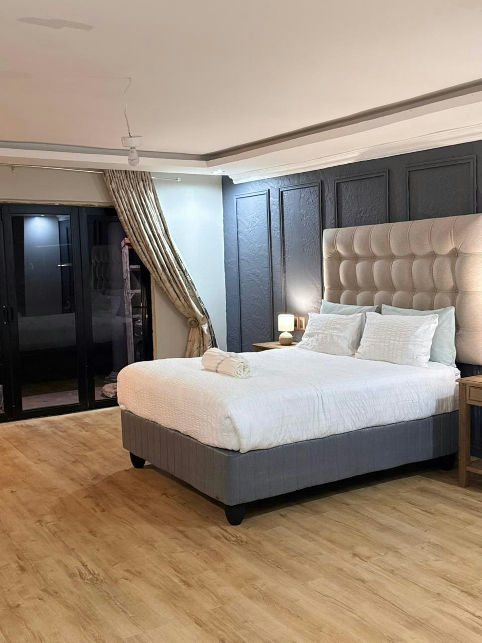 Midlands Luxury Villa image no 4 of 16