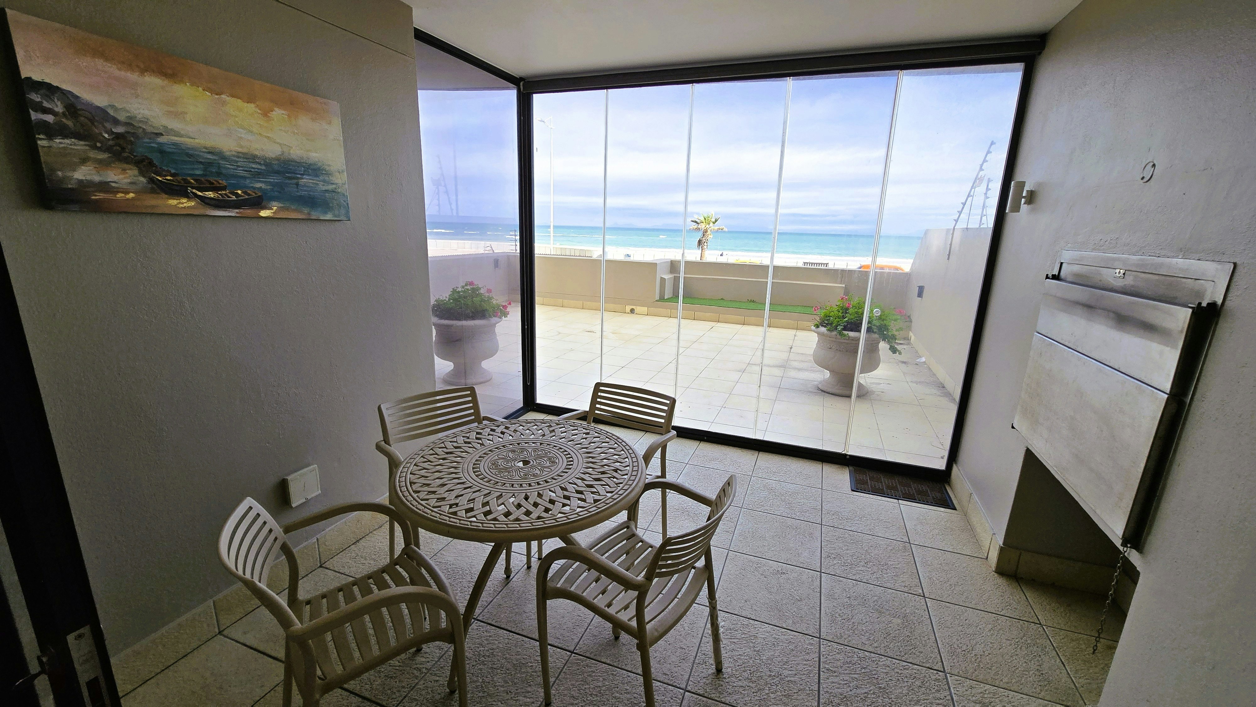 2 Tivoli Luxury Self Catering image no 1 of 24
