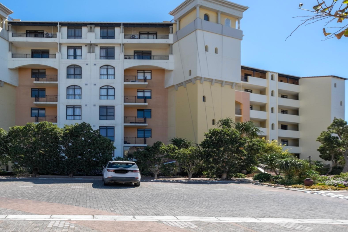 3 Bed 3 Bath Penthouse ICP606 image no 9 of 86