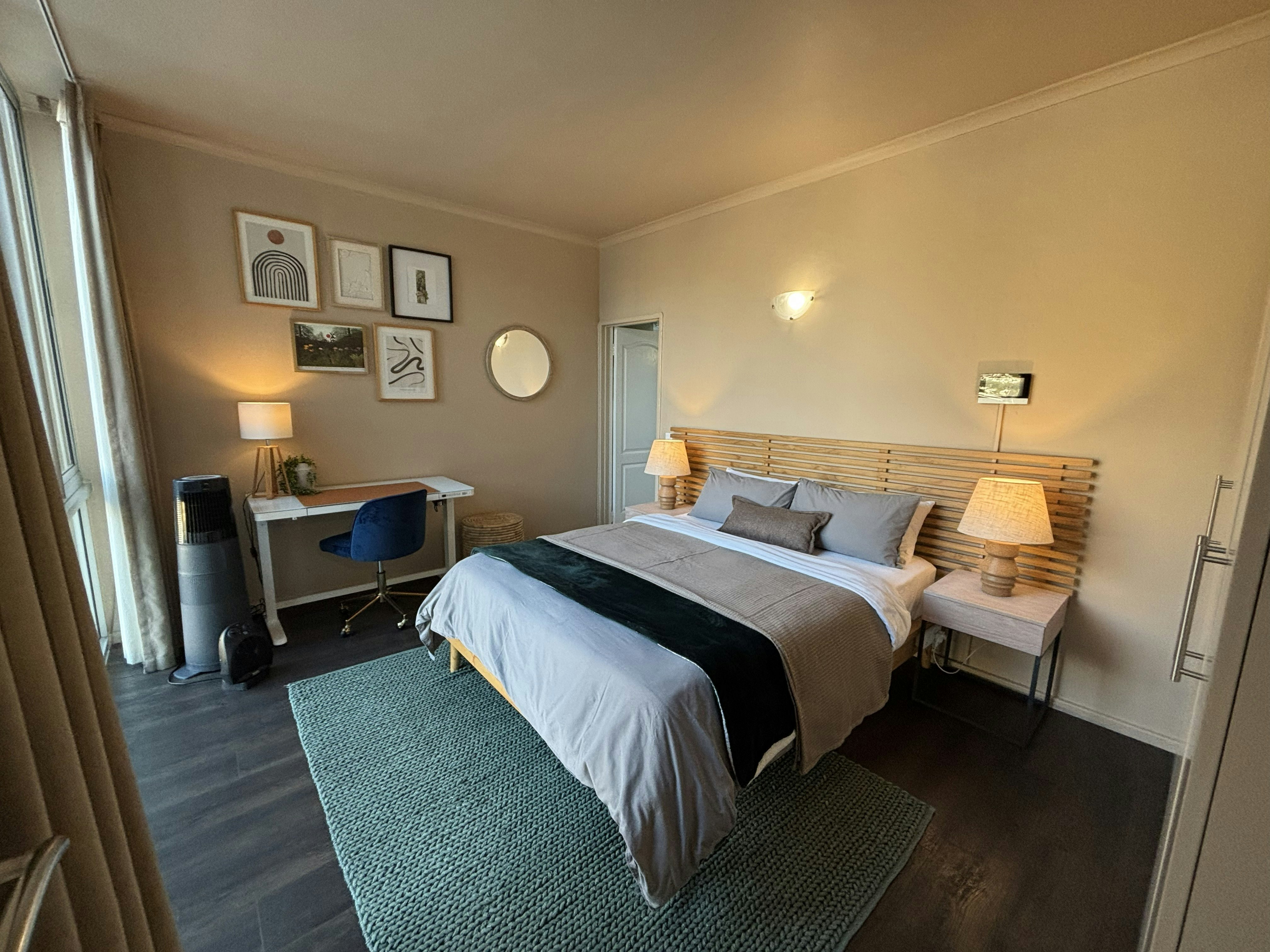 Luxury Top-Floor Retreat image no 32 of 82