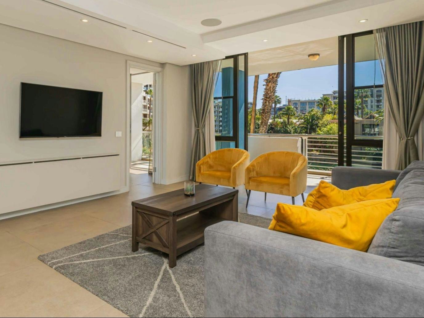 Mountain Marina - Three Bedroom Premier 7 image no 2 of 16