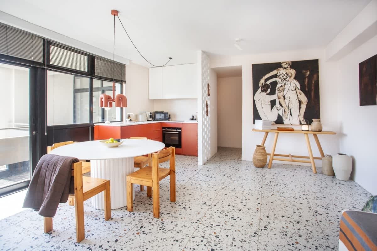Love My Spacious Habitat - 1 Bedroom Penthouse image no 2 of 45