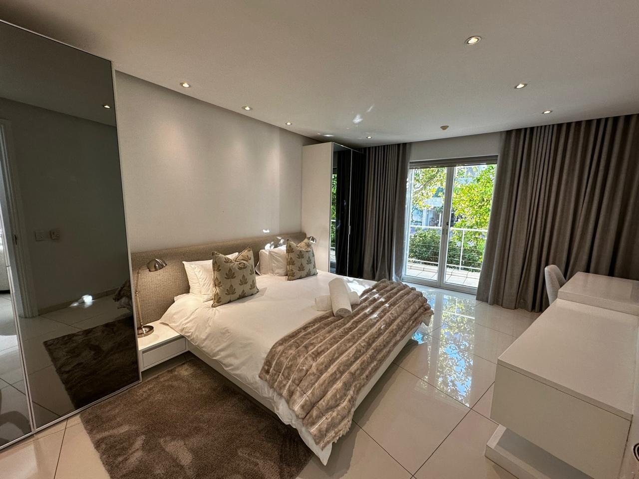 Mountain Marina - Two Bedroom Premier 14 image no 4 of 9