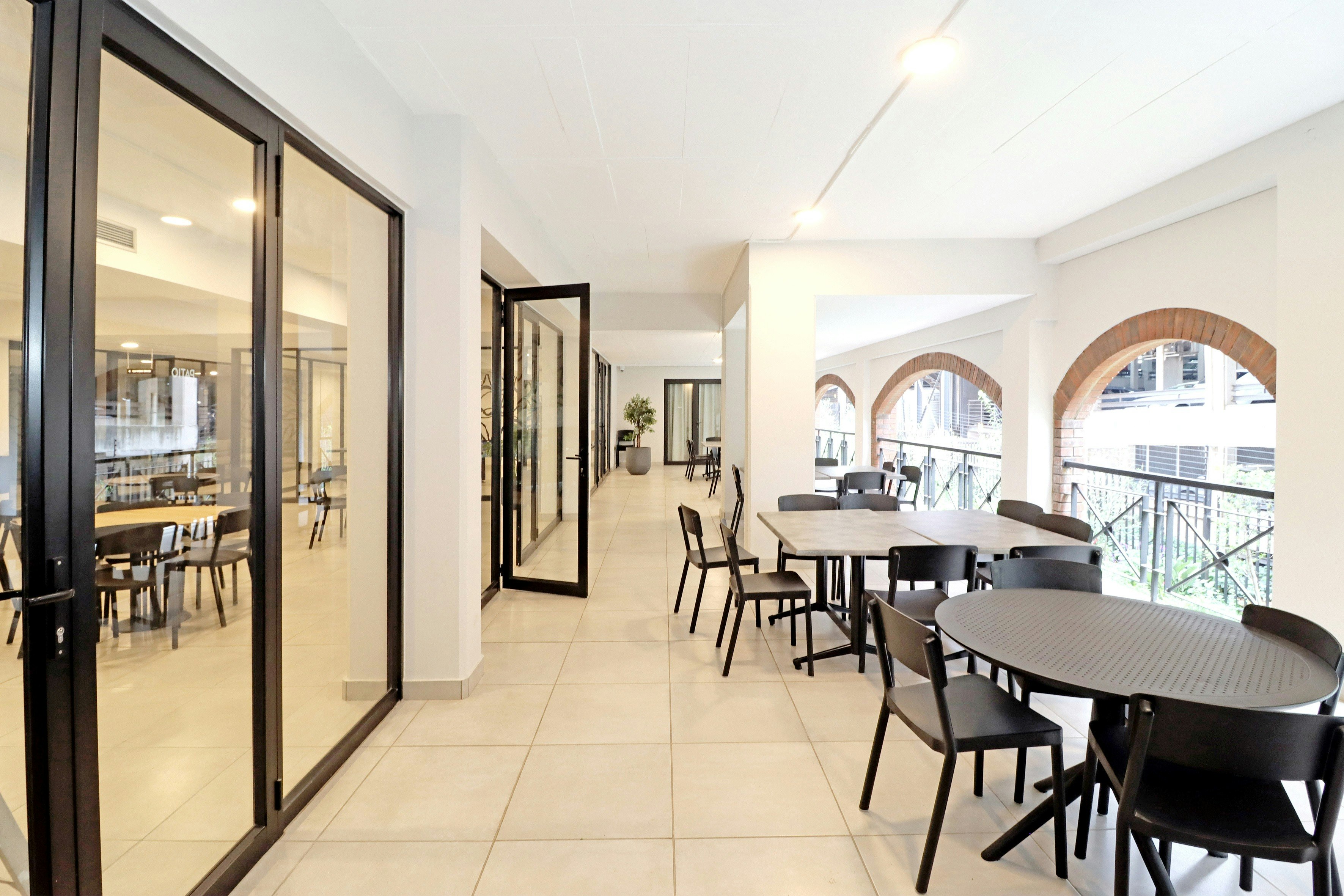 Elegant Studio in Illovo image no 31 of 38