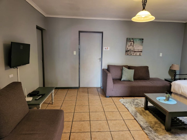 Cape Town Accommodation at Smithland 4-Bedroom House | Viya