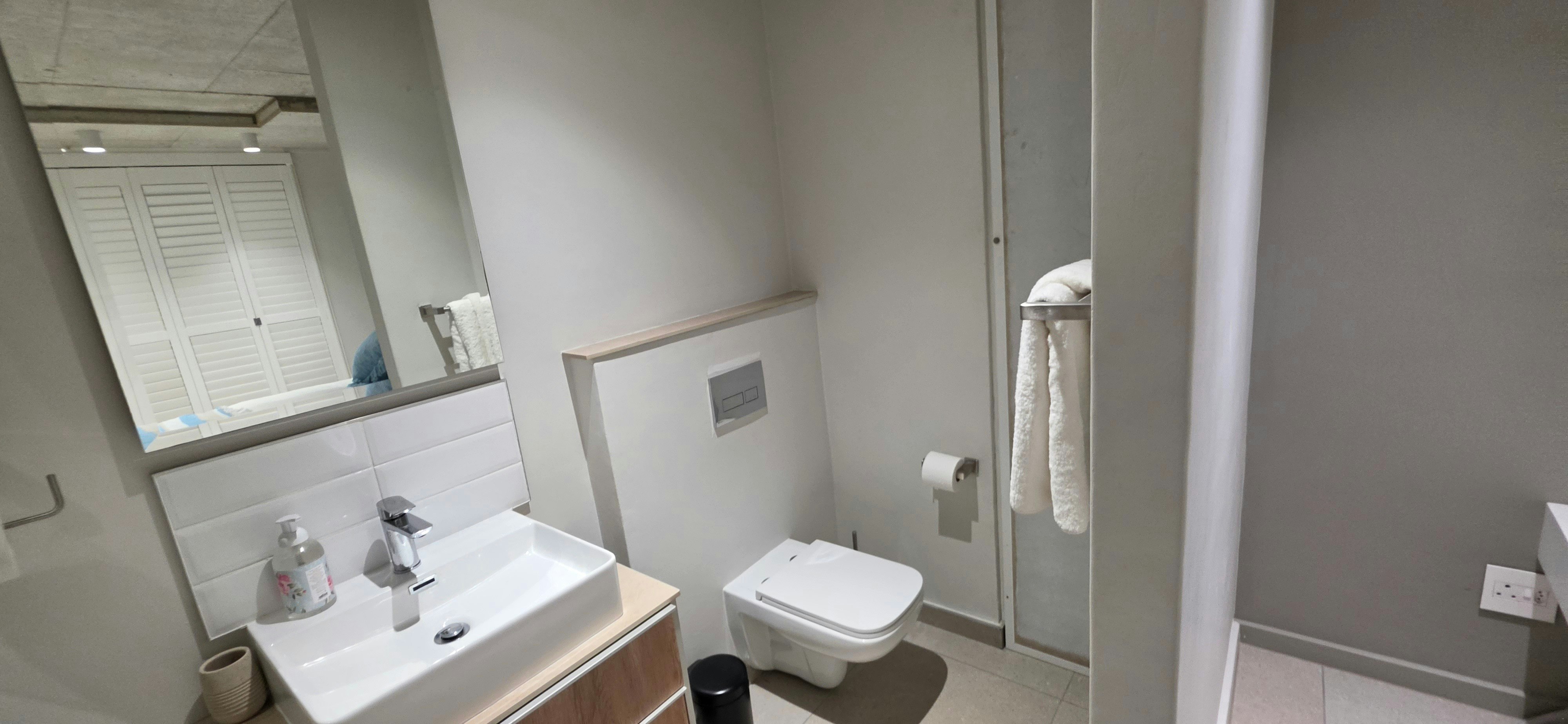 102 Burleigh Self-Catering Unit image no 18 of 25