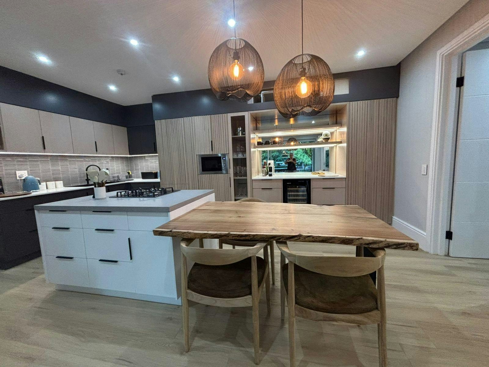 Mountain Marina - Three Bedroom Premier 8 image no 2 of 16