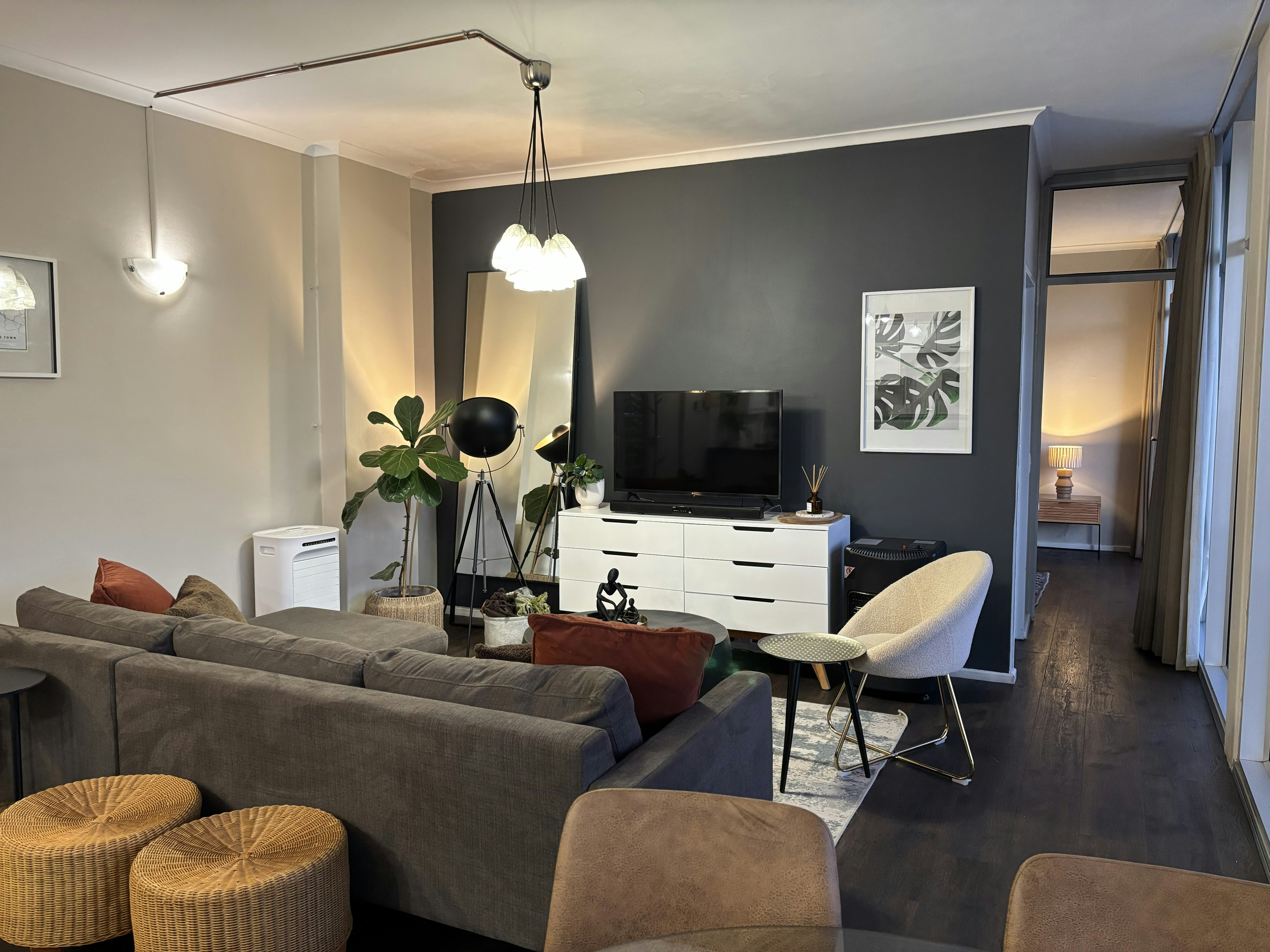 Luxury Top-Floor Retreat image no 8 of 82