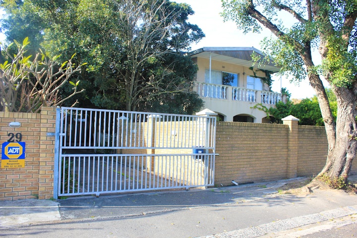 Northern Suburbs Accommodation at Three Arches Guest House | Viya