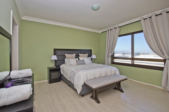 Cape Town Accommodation at Mountain and Sea Splendor | Viya