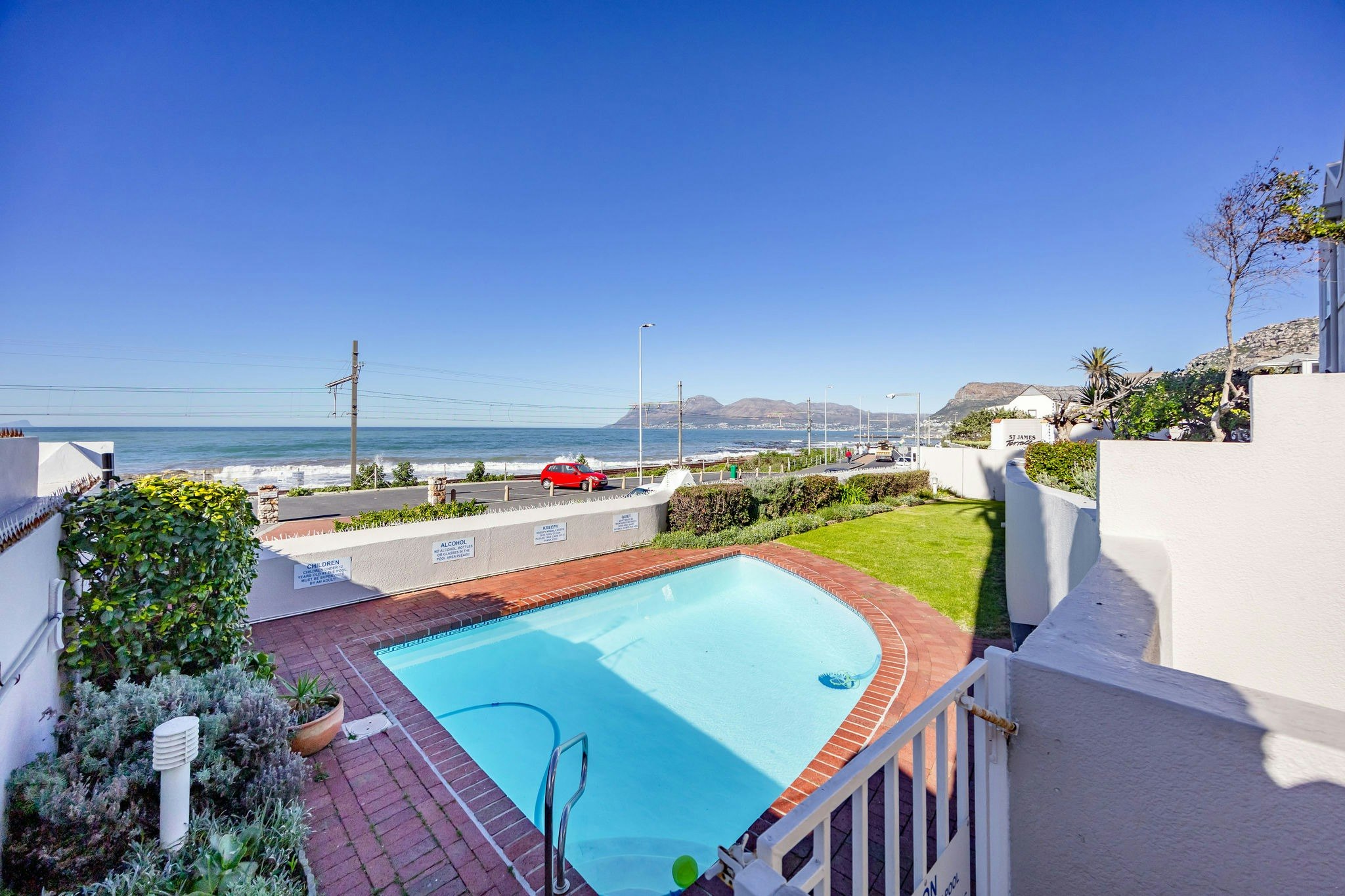 Kalk Coastal Apartment image no 5 of 40
