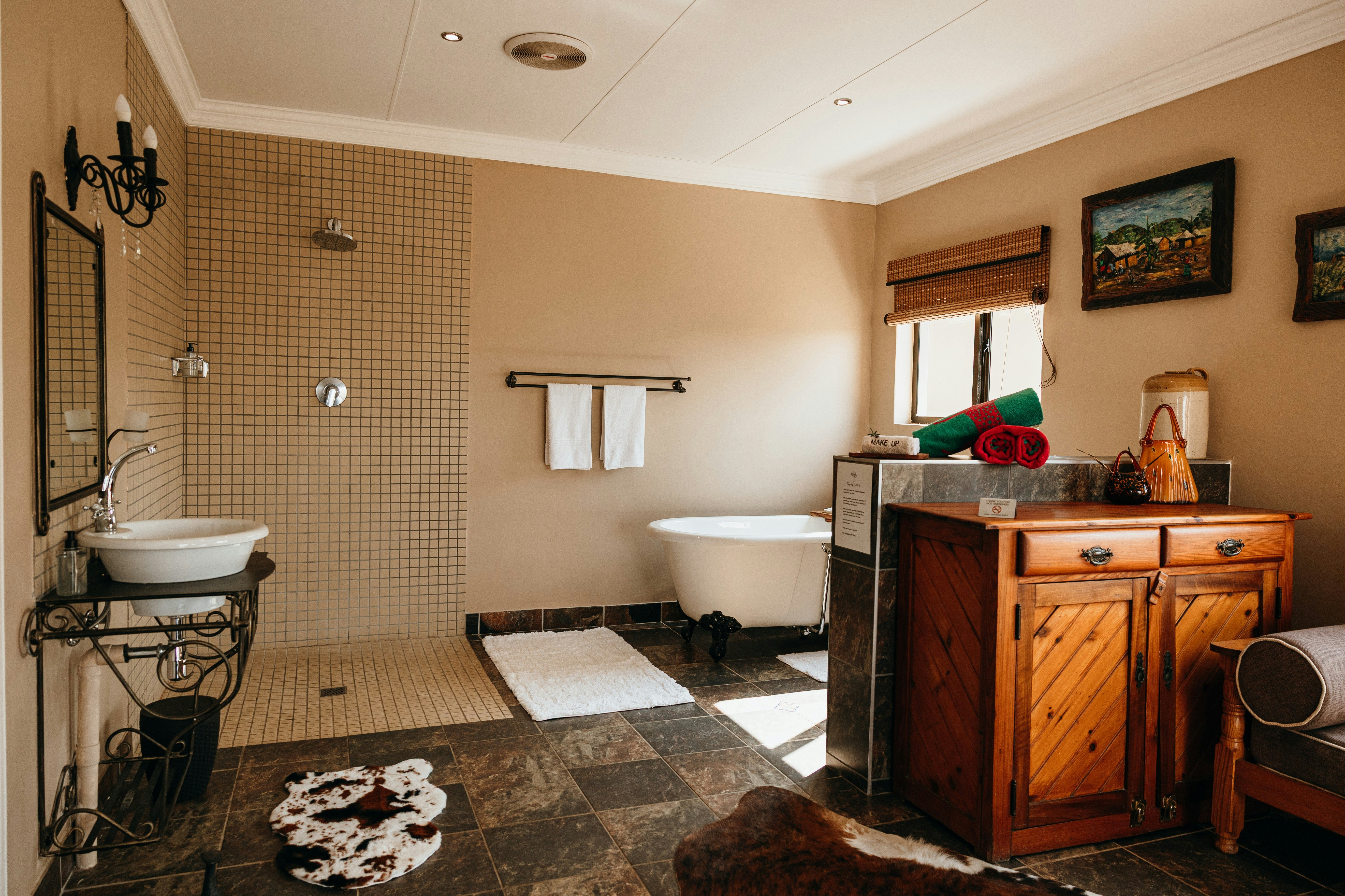 Tranquility Ukuthula Self Catering Game Farm House with Hot Tub image no 59 of 118