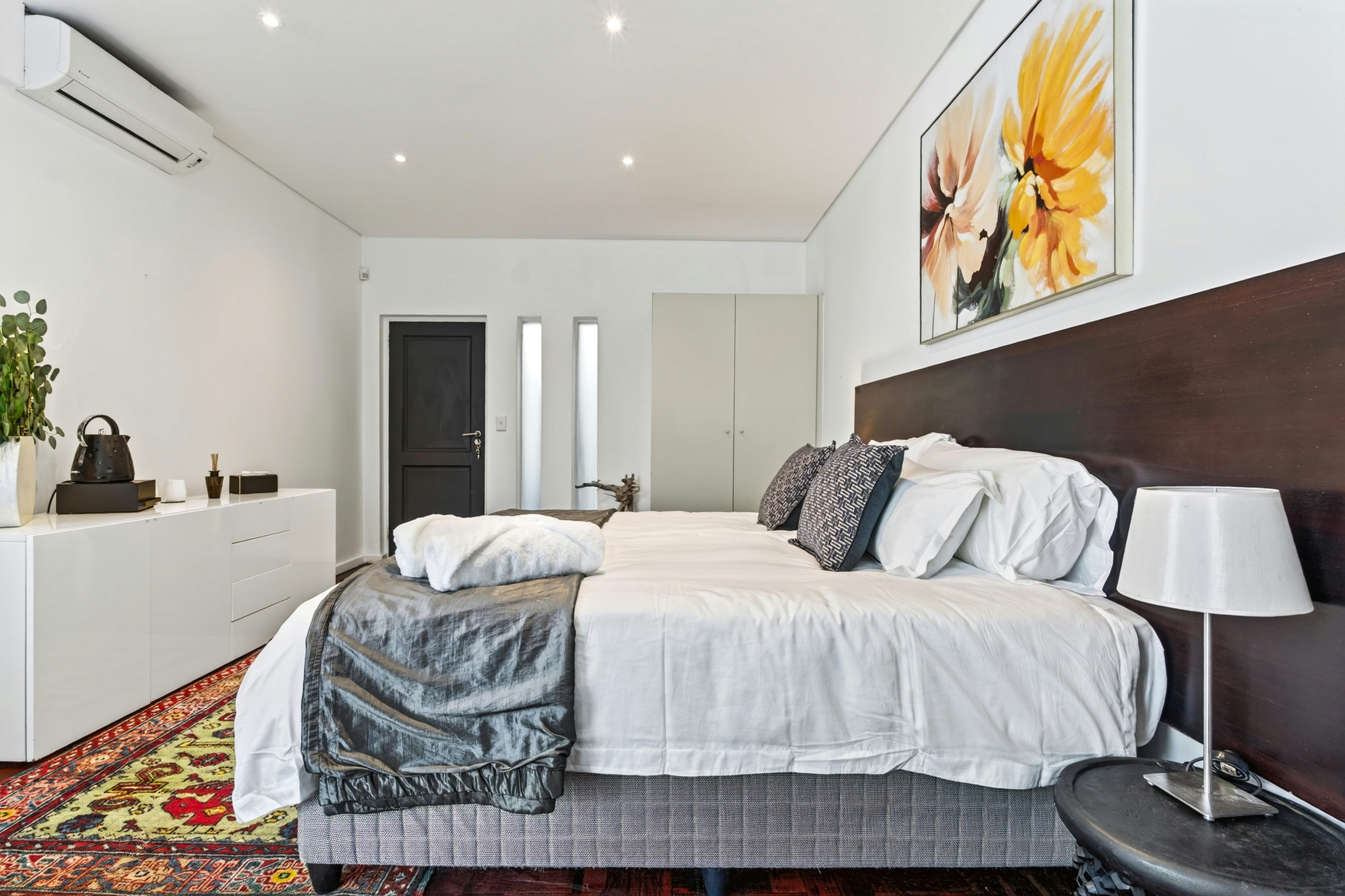 Casa Dias | Scenic Mountain Views | Unbeatable City Access image no 23 of 28