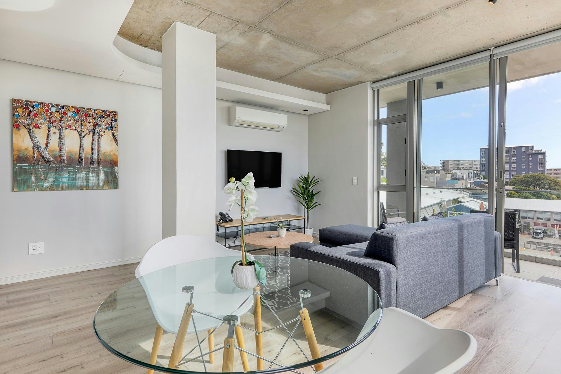 604 Luxury City View image no 2 of 16
