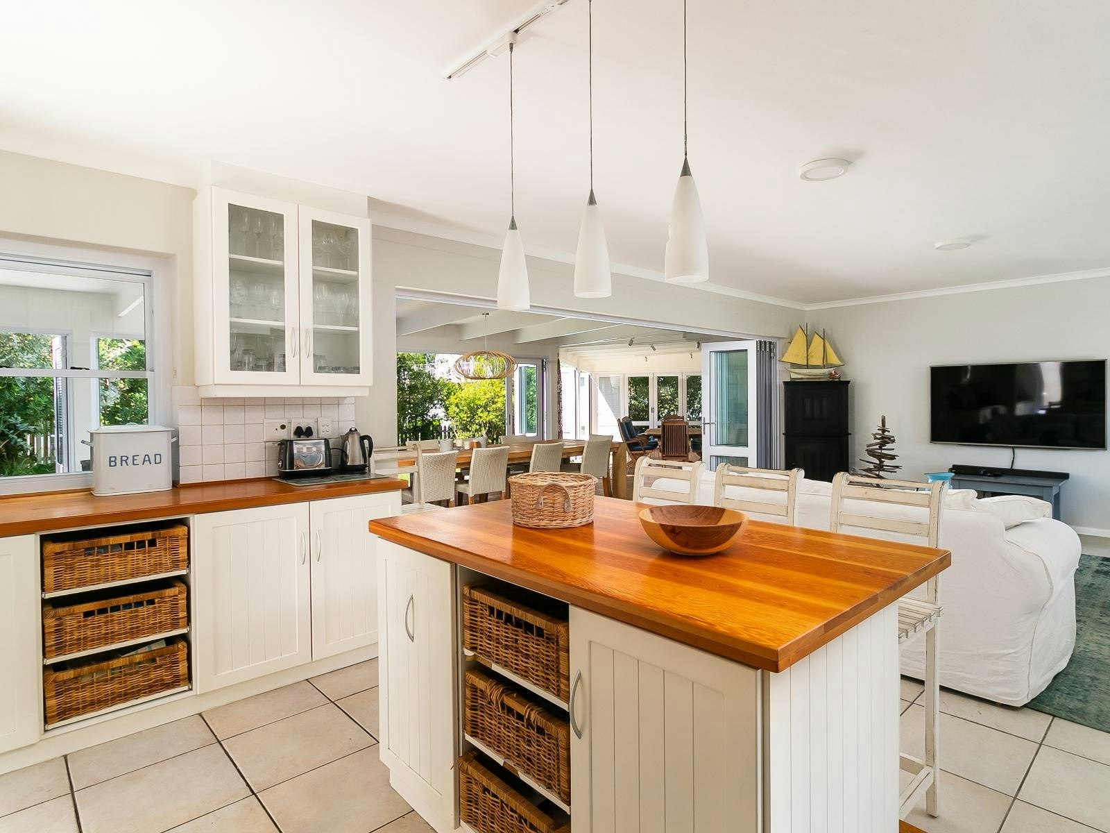 Comfy Home on Thesen with pool image no 9 of 39