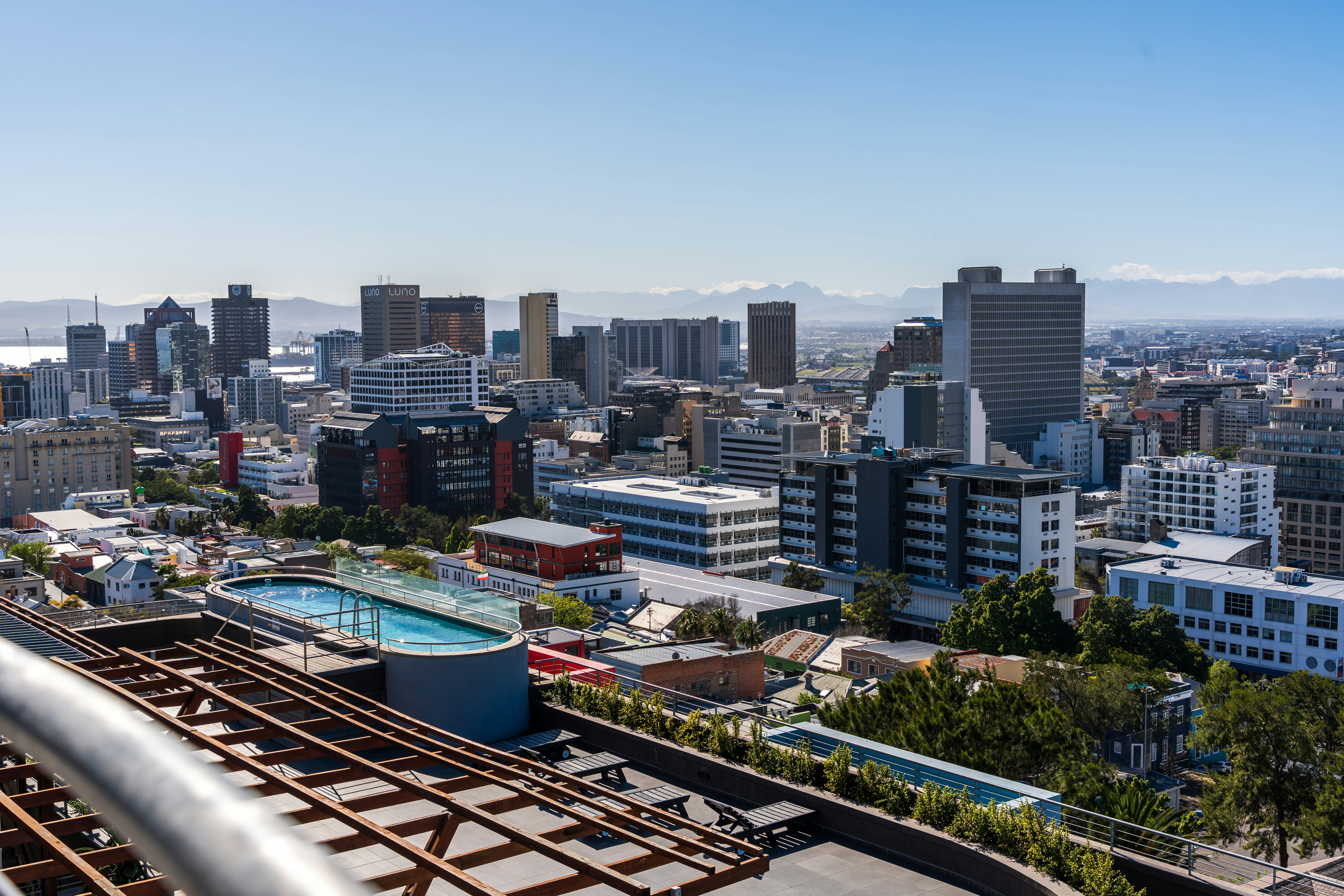 FortyOnL | Stunning City and Table Mountain Views | LekkeSlaap