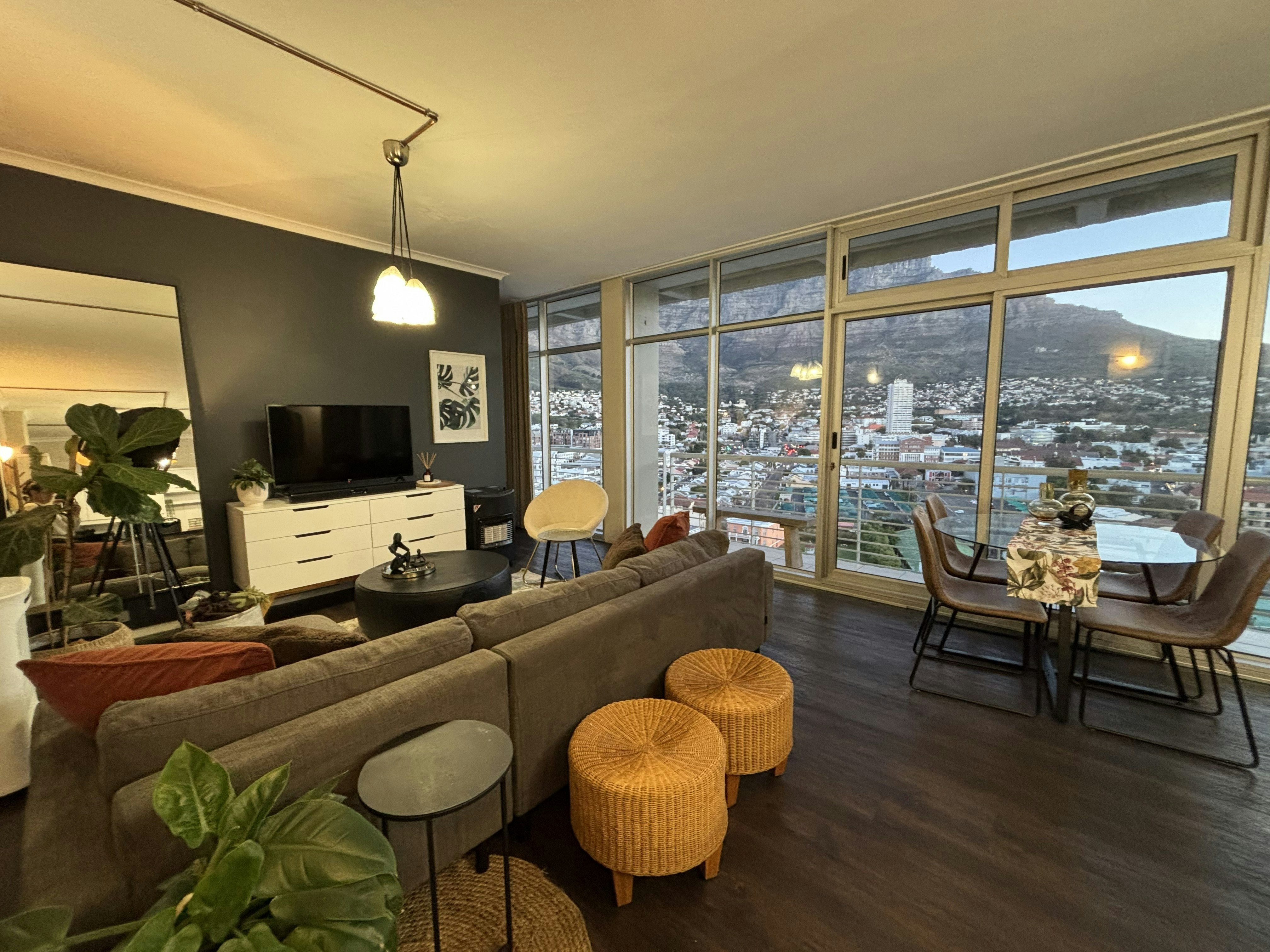 Luxury Top-Floor Retreat image no 6 of 82