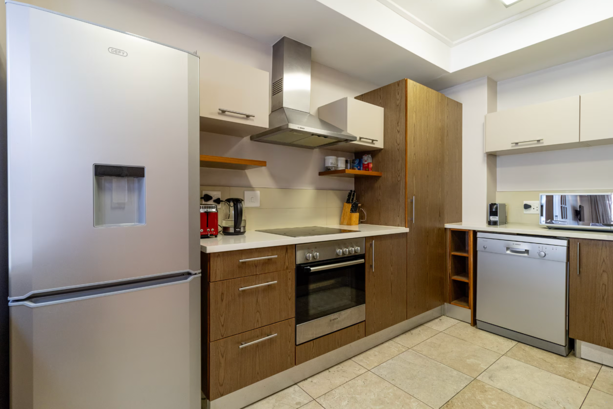 Canal Quays 2 Bed Apartment image no 9 of 20