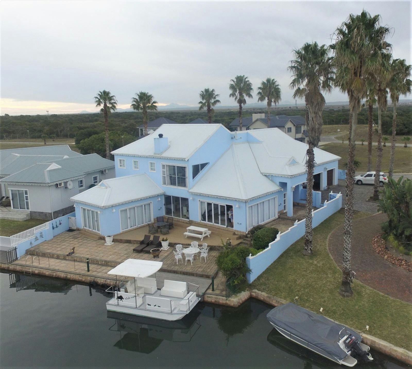 Family Villa on Waters Edge LekkeSlaap