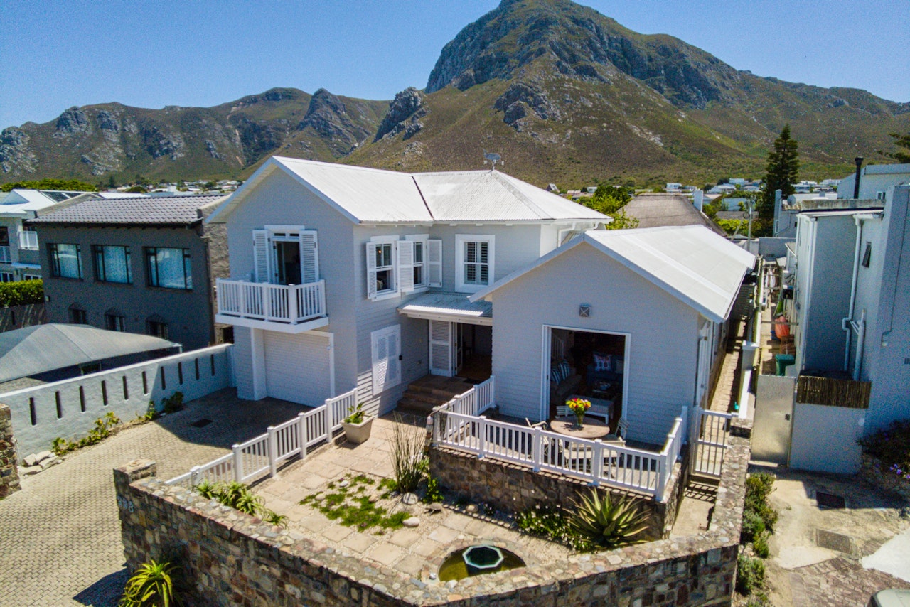 Hermanus Accommodation at  | Viya