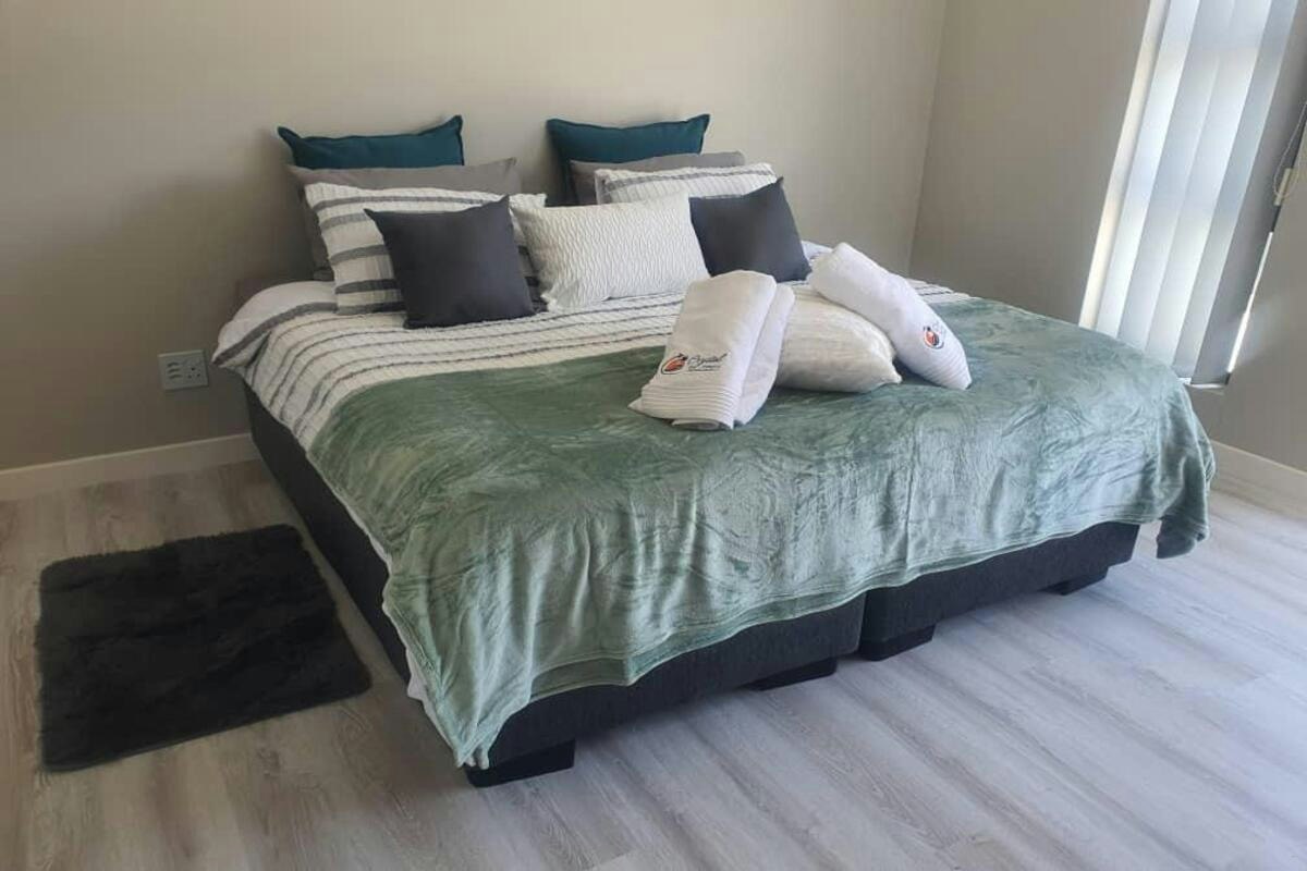Crystal Self Catering 3 Bedroom Villa image no 10 of 16