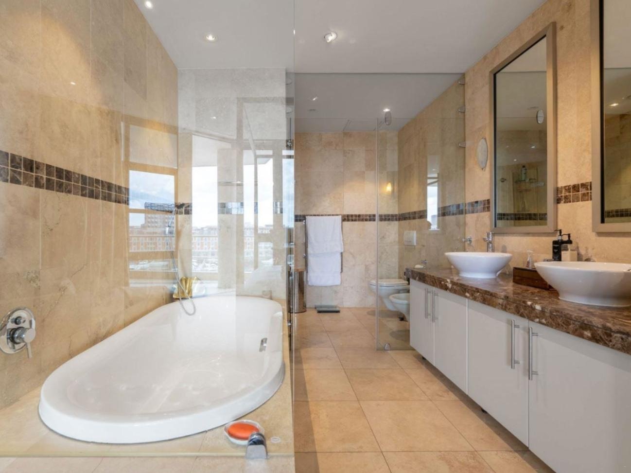 Mountain Marina - Three Bedroom Luxury Premier 2 image no 7 of 17