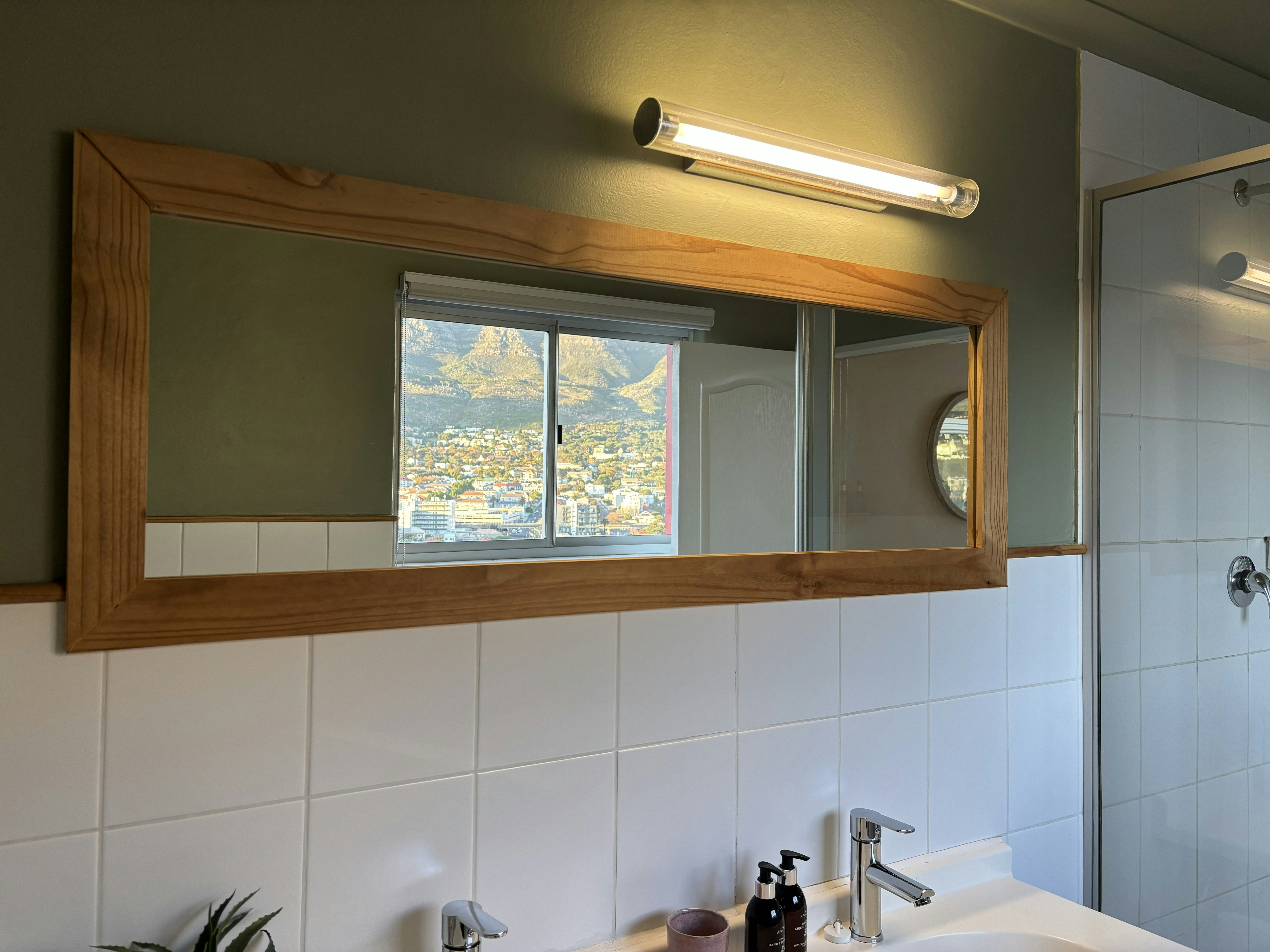 Luxury Top-Floor Retreat image no 46 of 82