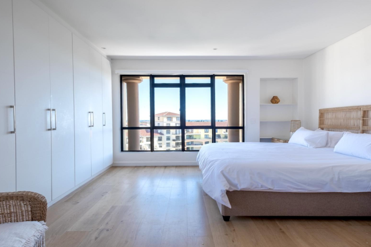 3 Bed 3 Bath Penthouse ICP606 image no 5 of 86