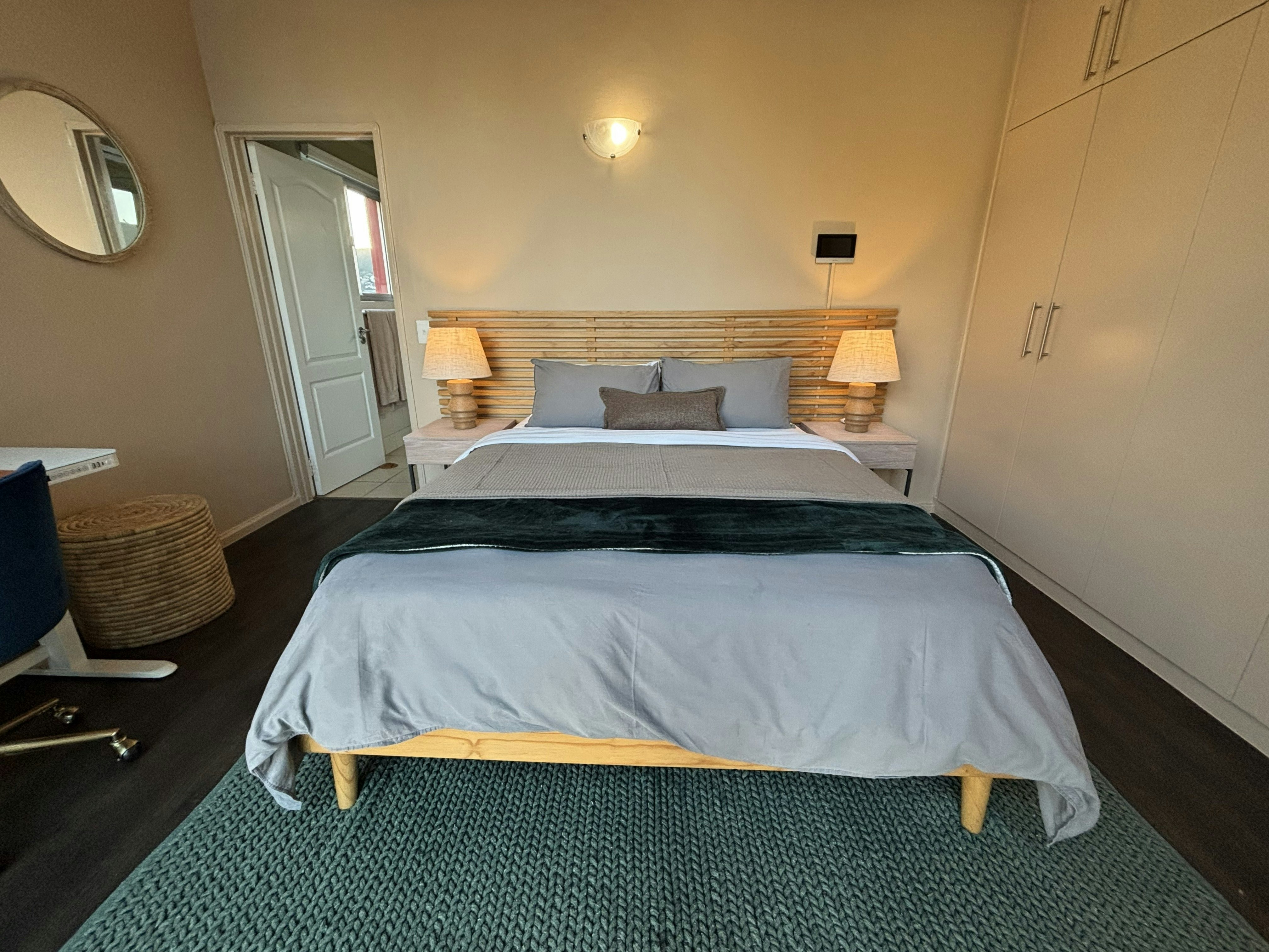 Luxury Top-Floor Retreat image no 33 of 82