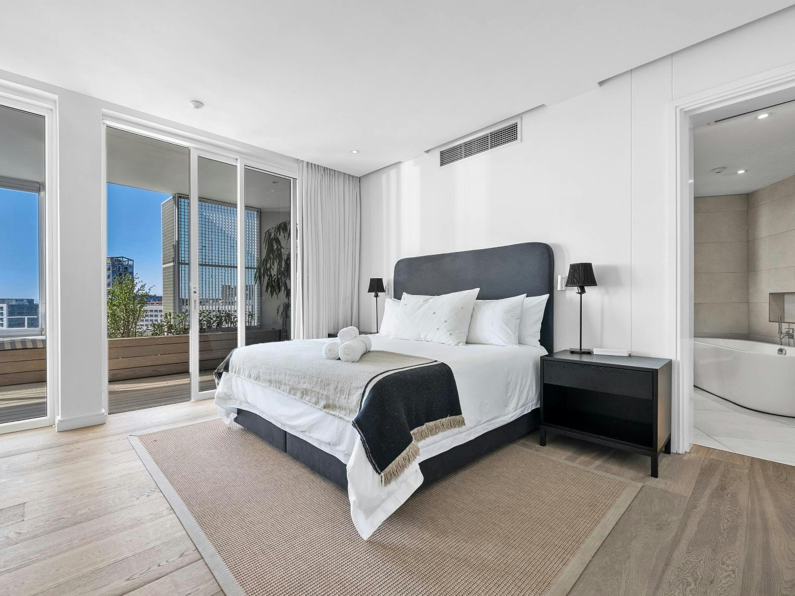 Mountain Marina - Three Bedroom Luxury Premier Penthouse 2 image no 8 of 17