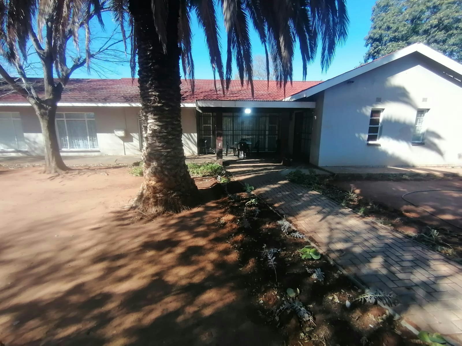 Royal Oasis Guest House image no 2 of 20