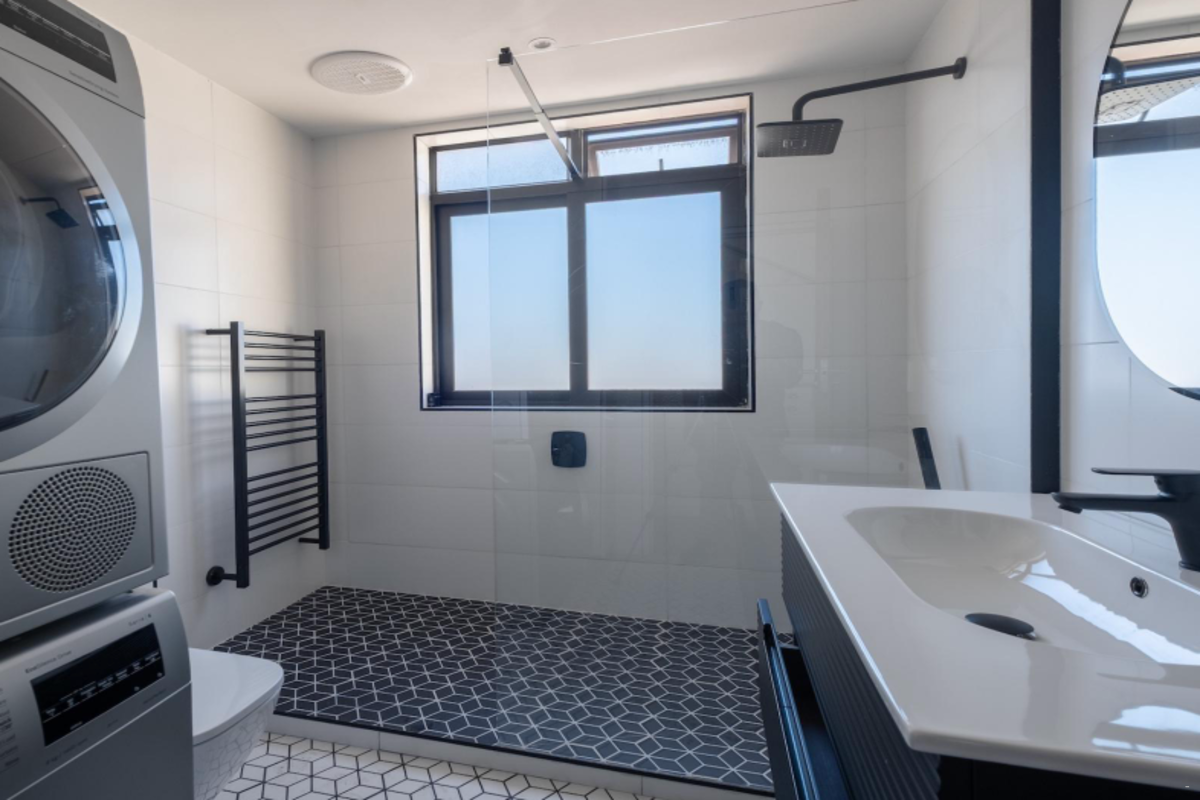 3 Bed 3 Bath Penthouse ICP606 image no 17 of 86