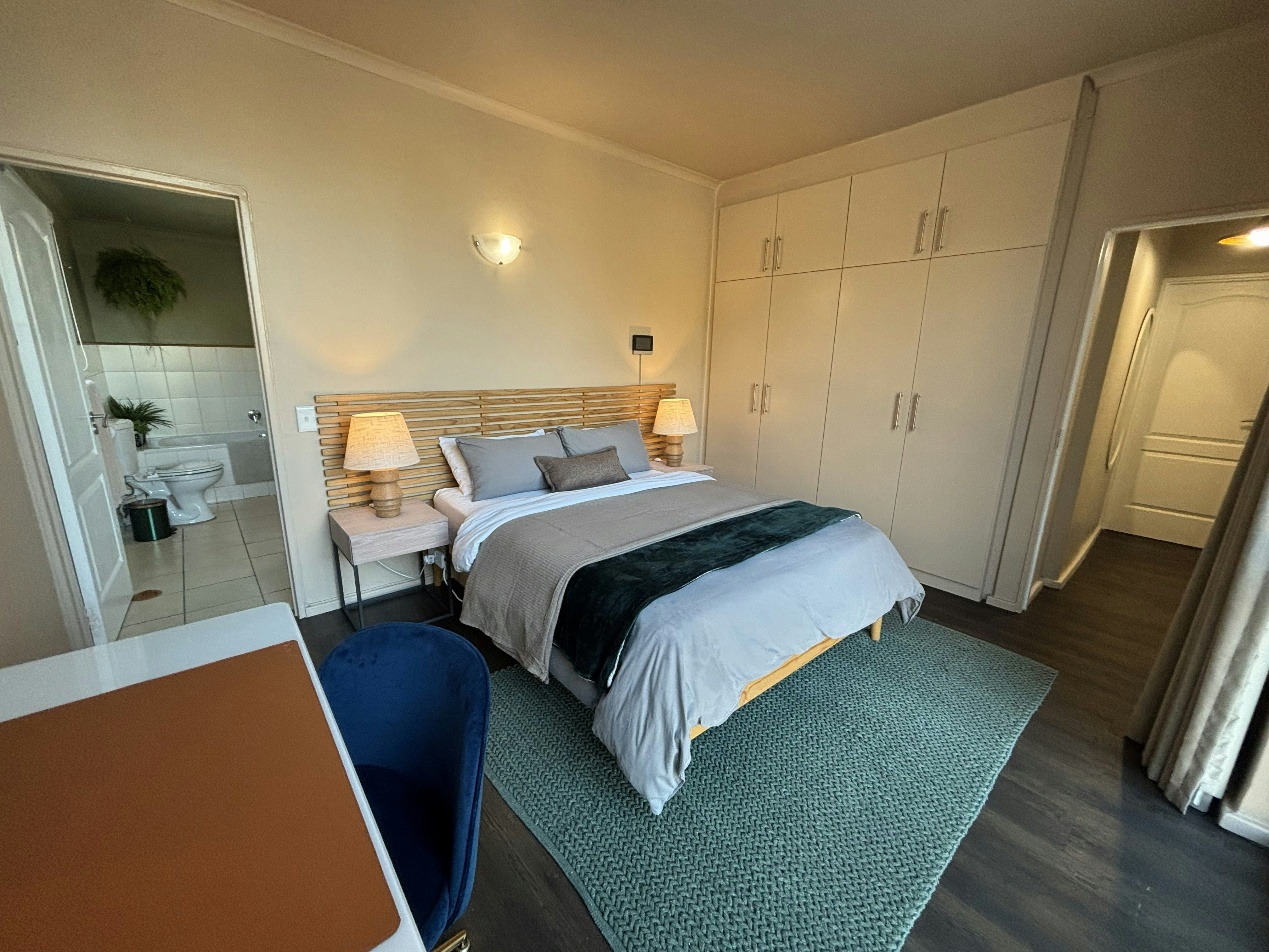 Luxury Top-Floor Retreat image no 31 of 82