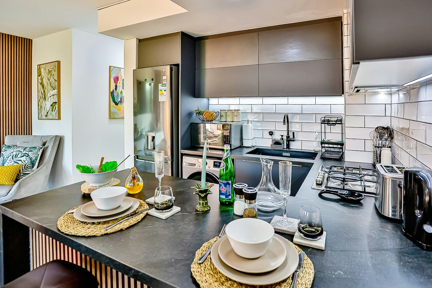 Stylish Sibaya Apartment | Pool & Inverter image no 23 of 31