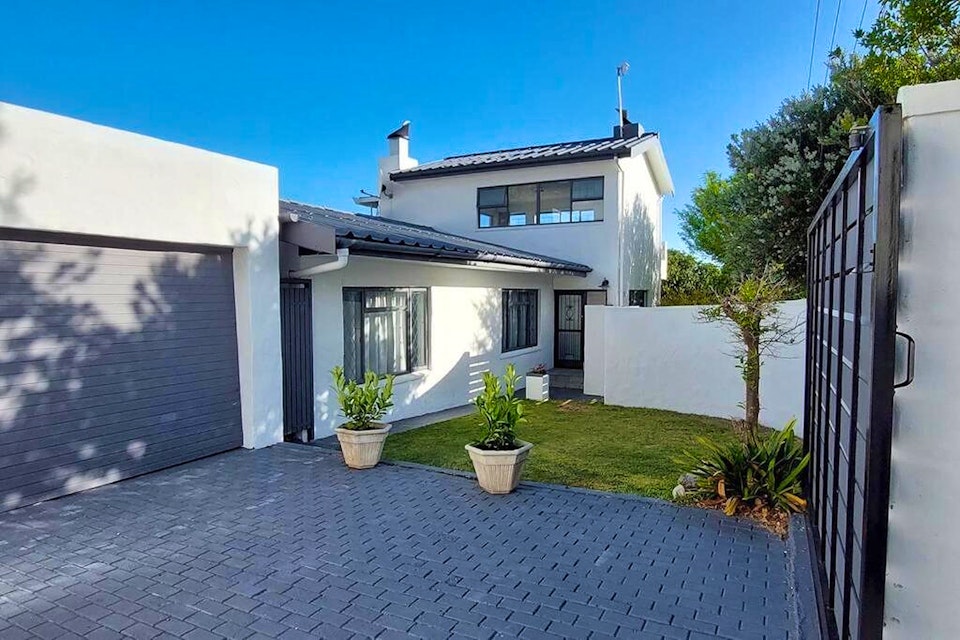 Hermanus Accommodation at  | Viya