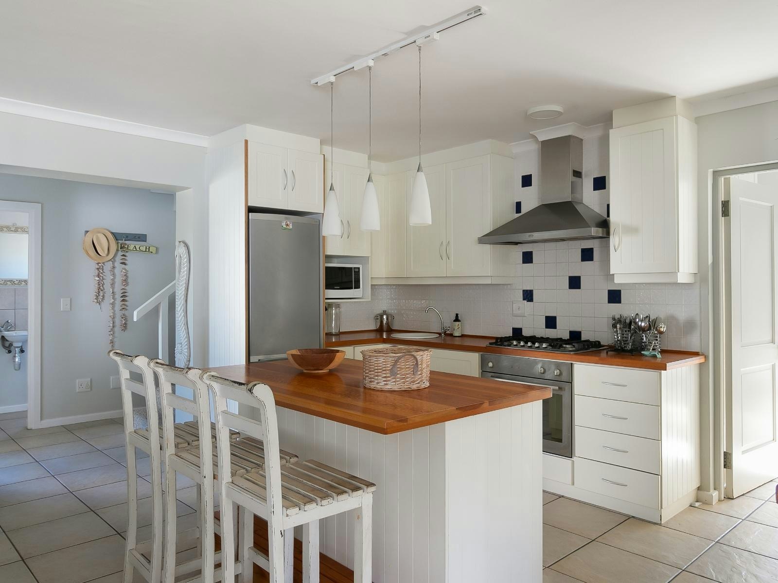 Comfy Home on Thesen with pool image no 10 of 39