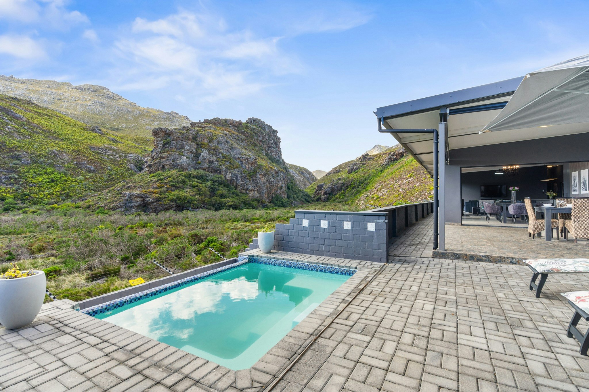 Rooi-Els Accommodation - LekkeSlaap