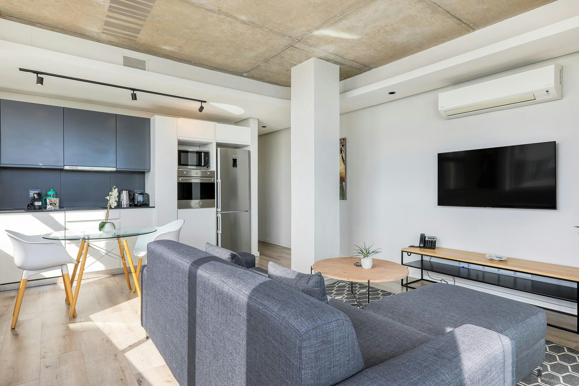 604 Luxury City View image no 6 of 16