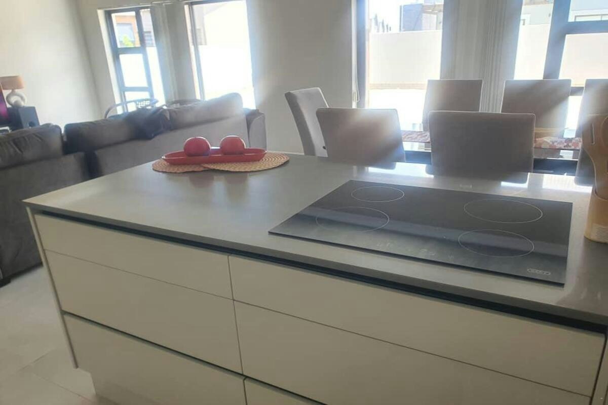 Crystal Self Catering 3 Bedroom Villa image no 4 of 16