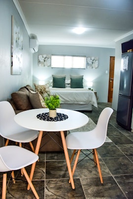 Karoo Accommodation at Olyf Takkie | Viya