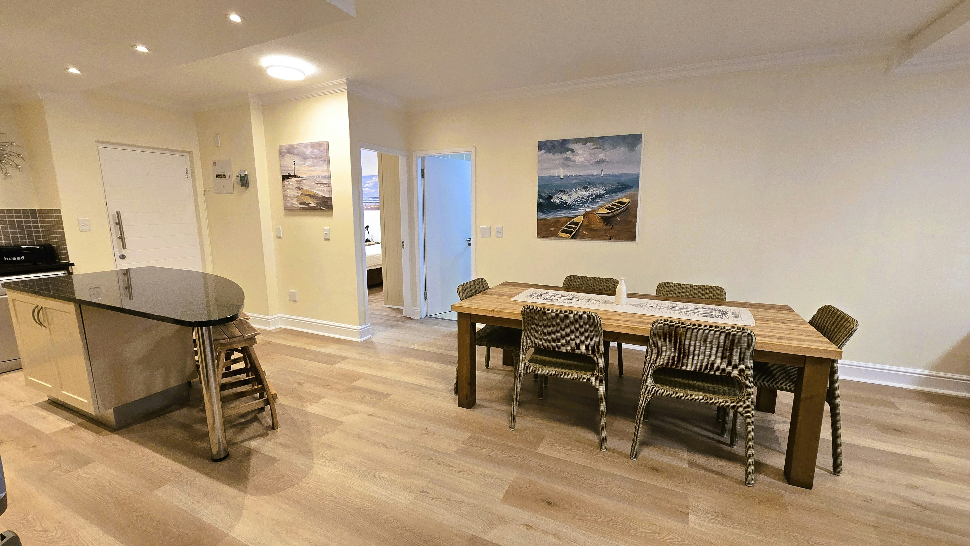 2 Tivoli Luxury Self Catering image no 8 of 24