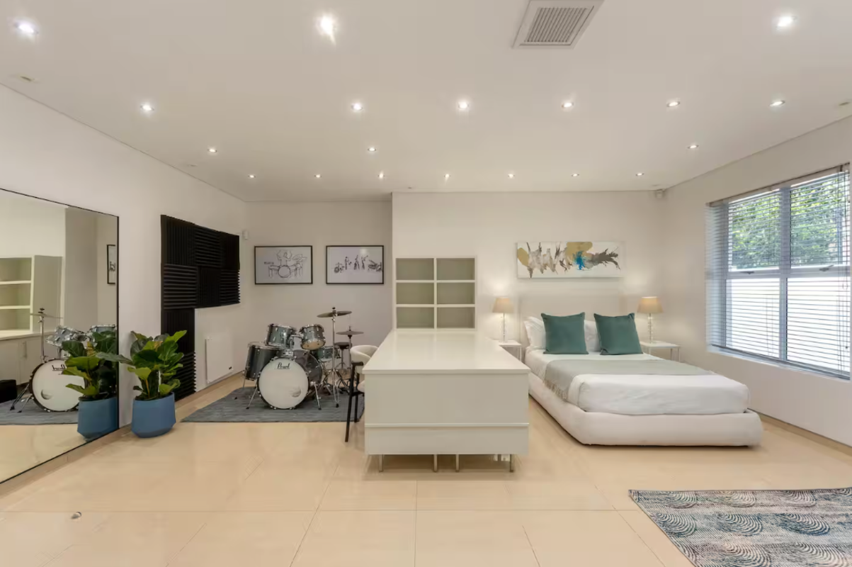 Solara Luxury Villa-Bishops Court image no 32 of 58