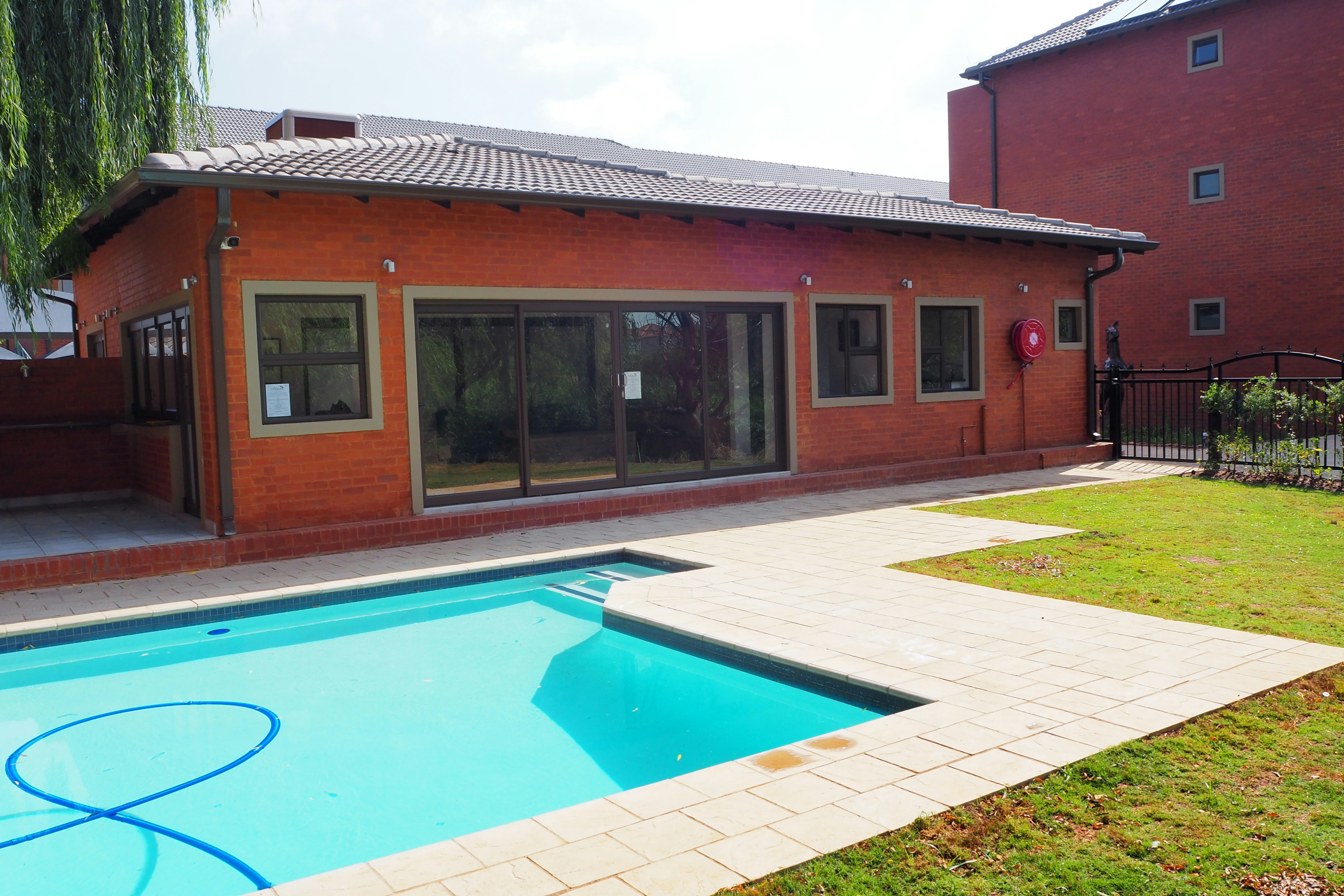 OR Tambo Self Catering, The Willows, Apartment 91 TravelGround