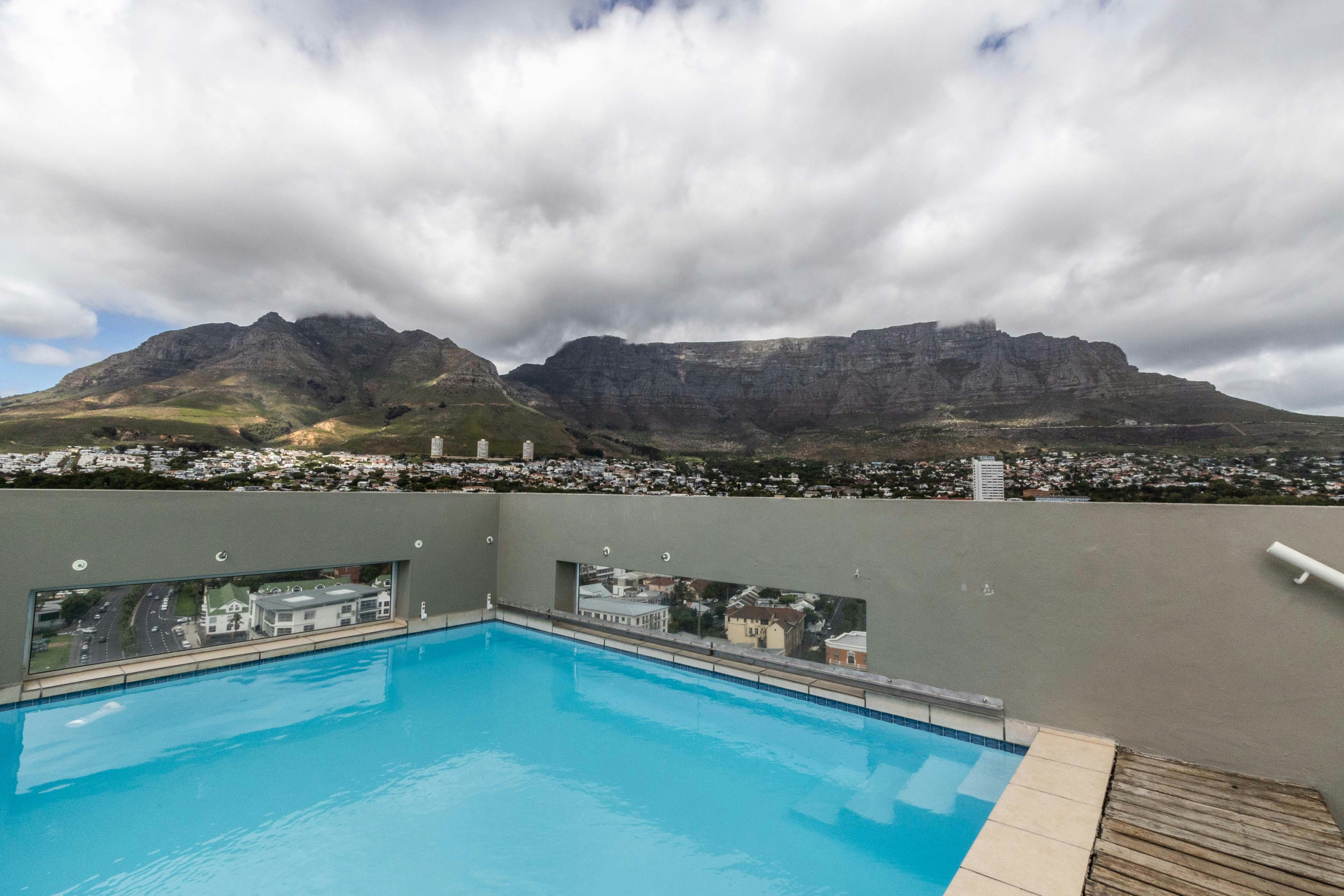 Luxury Top-Floor Retreat image no 68 of 82
